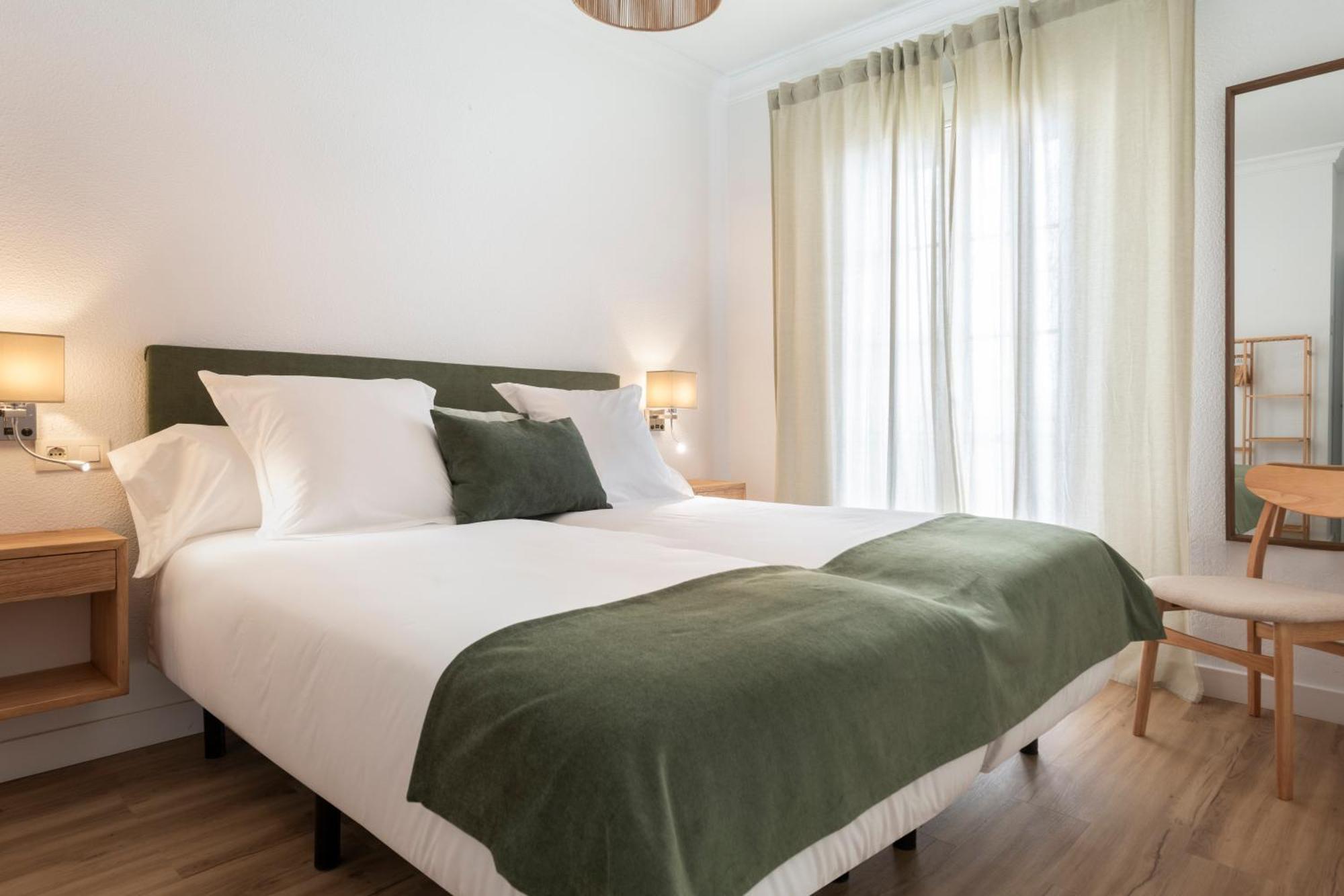Magno Apartments Ave Maria Siviglia Esterno foto
